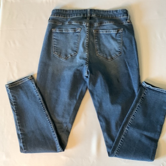 Old Navy Rockstar Mid Rise Distressed Jeans Size 10R - Picture 3 of 4